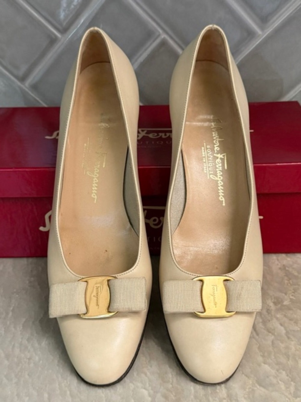 Salvatore Ferragamo 'Vara' Low-Heel Pump/Cream Color 8AA